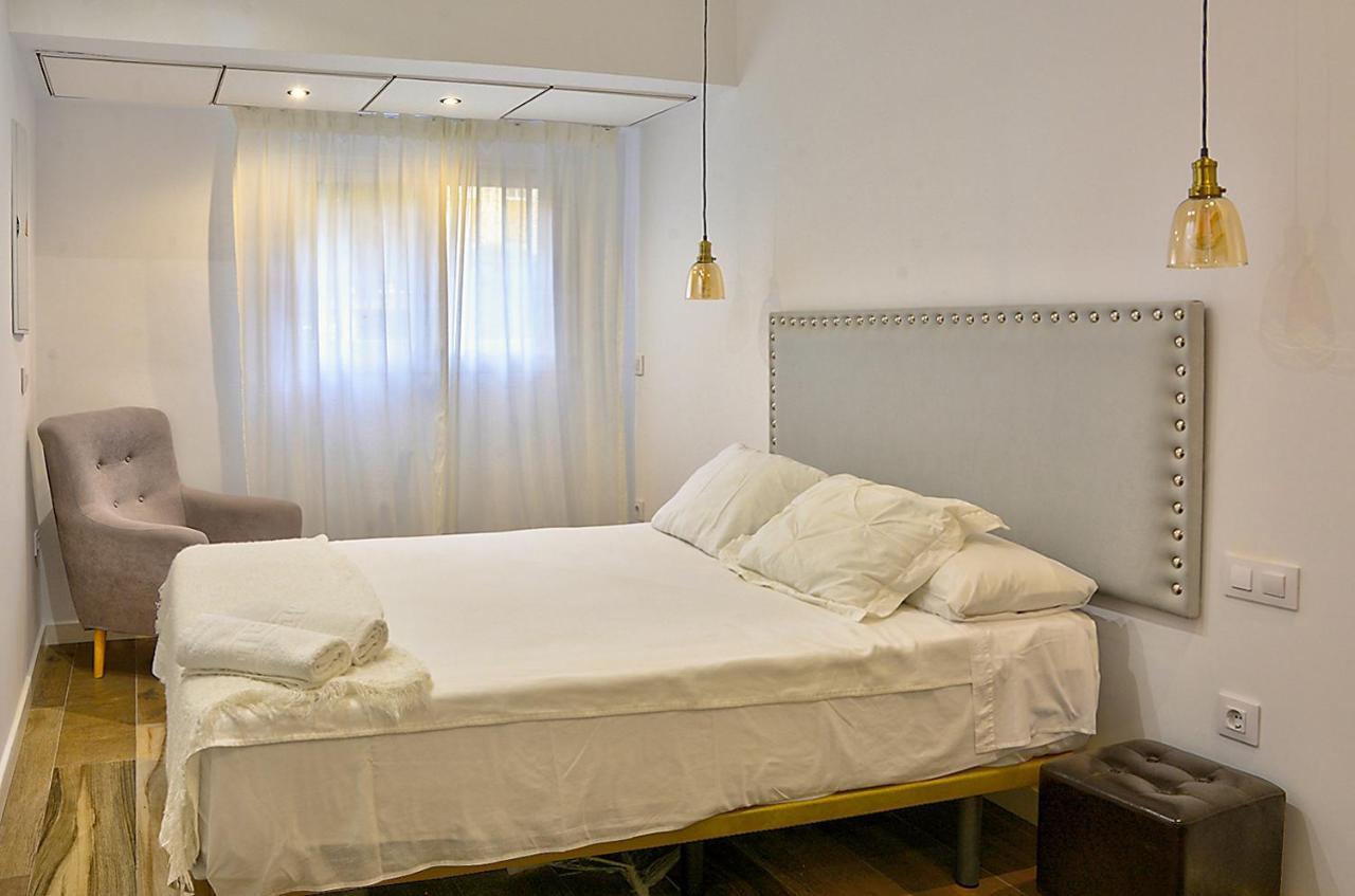 Apartsuite B&R Triana Arellano Sevilla Exteriör bild